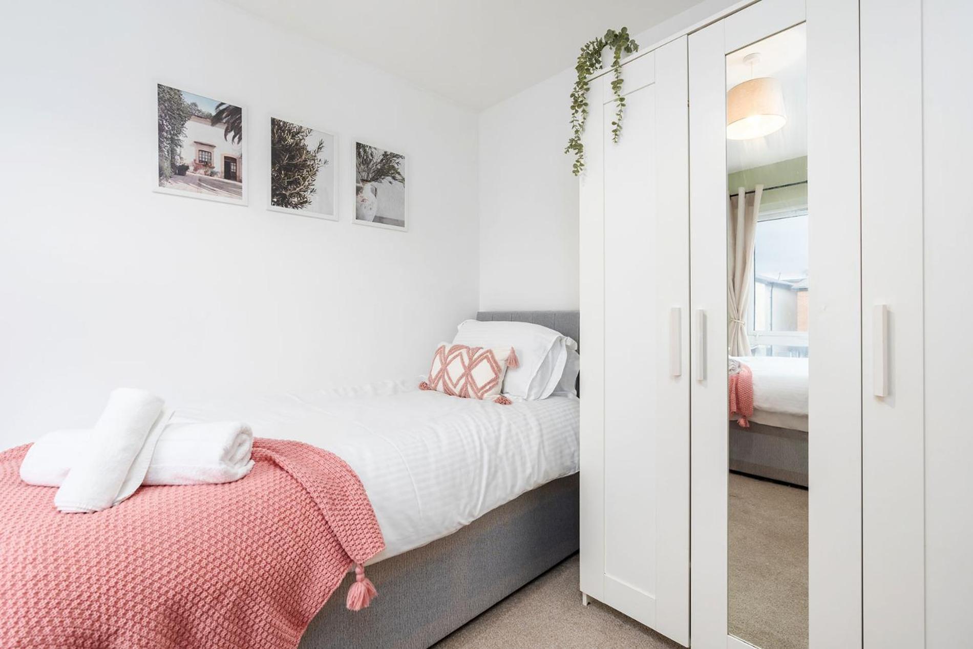 6 Guests - 3 Bedrooms - Free Wi-Fi - Manchester Zewnętrze zdjęcie